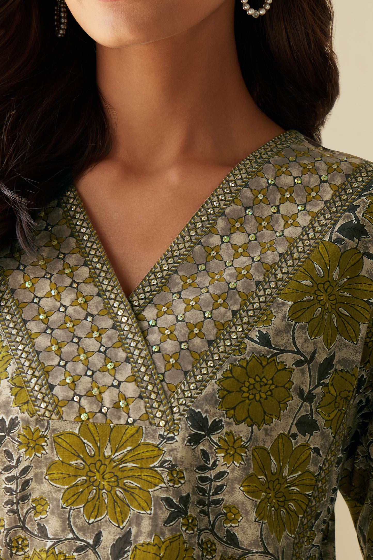 Gauhar Nadia Kurta