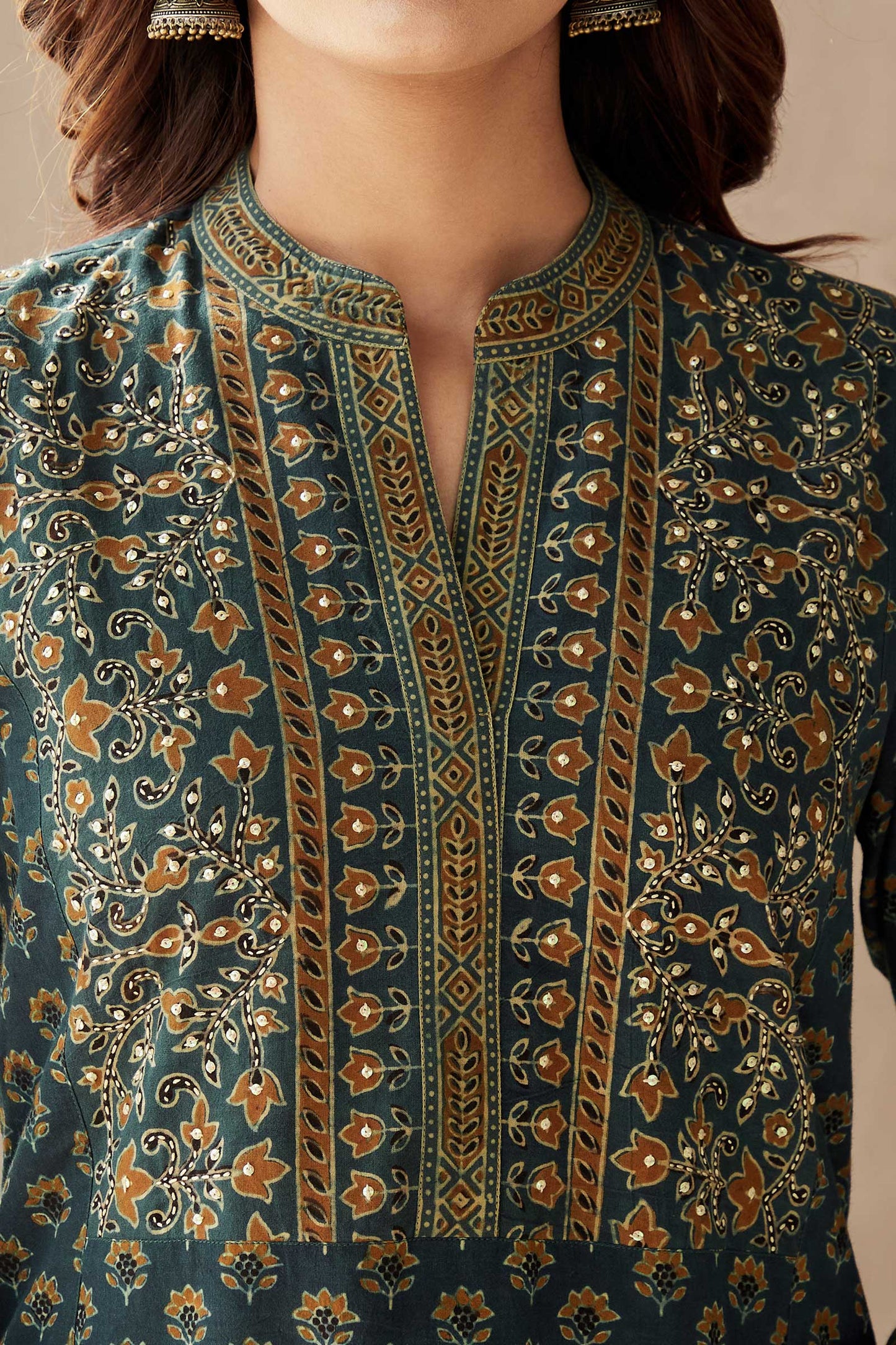 Sehra Zafina Ajrak Kurta