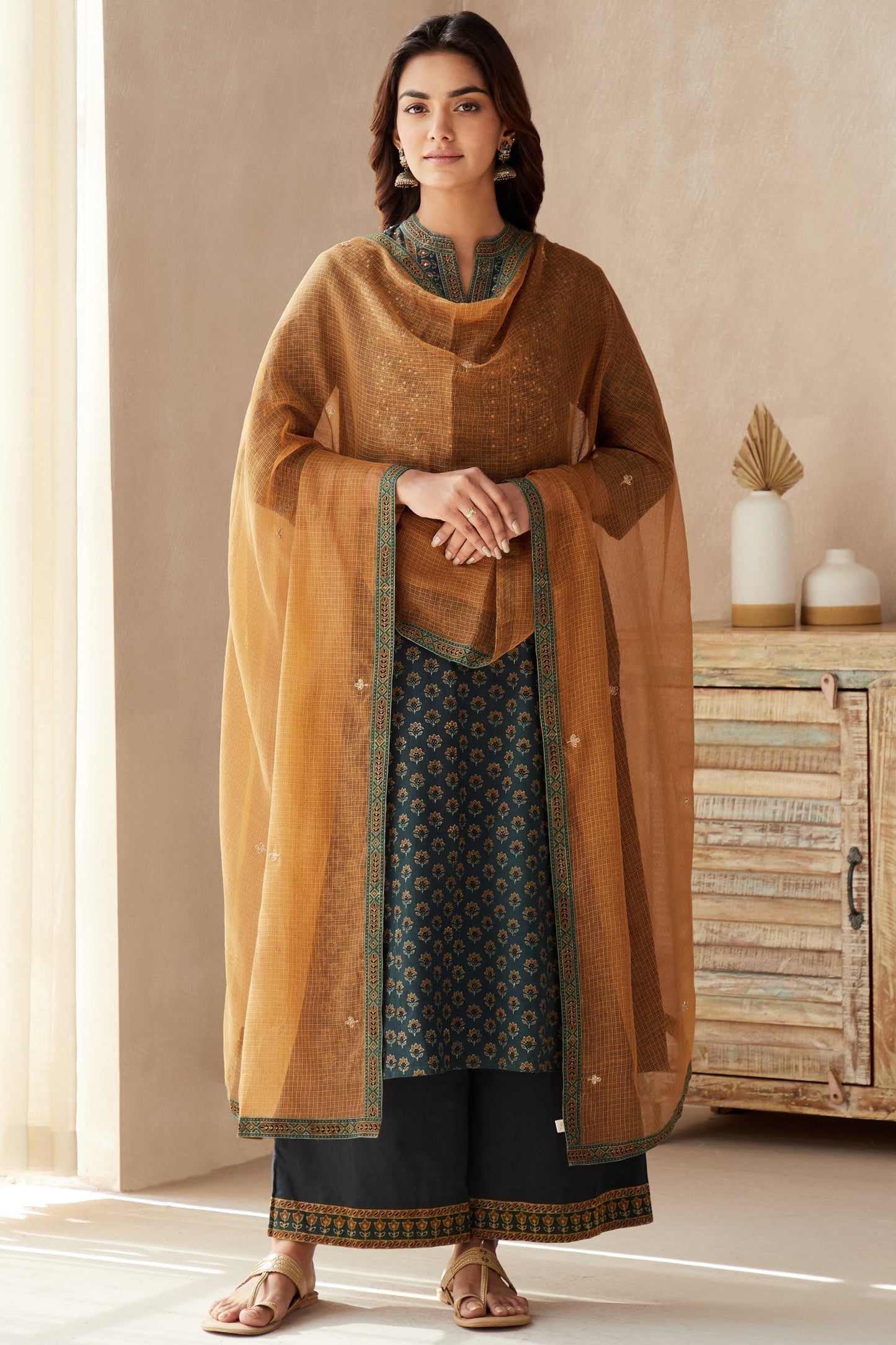 Sehra Zafina Ajrak Kurta