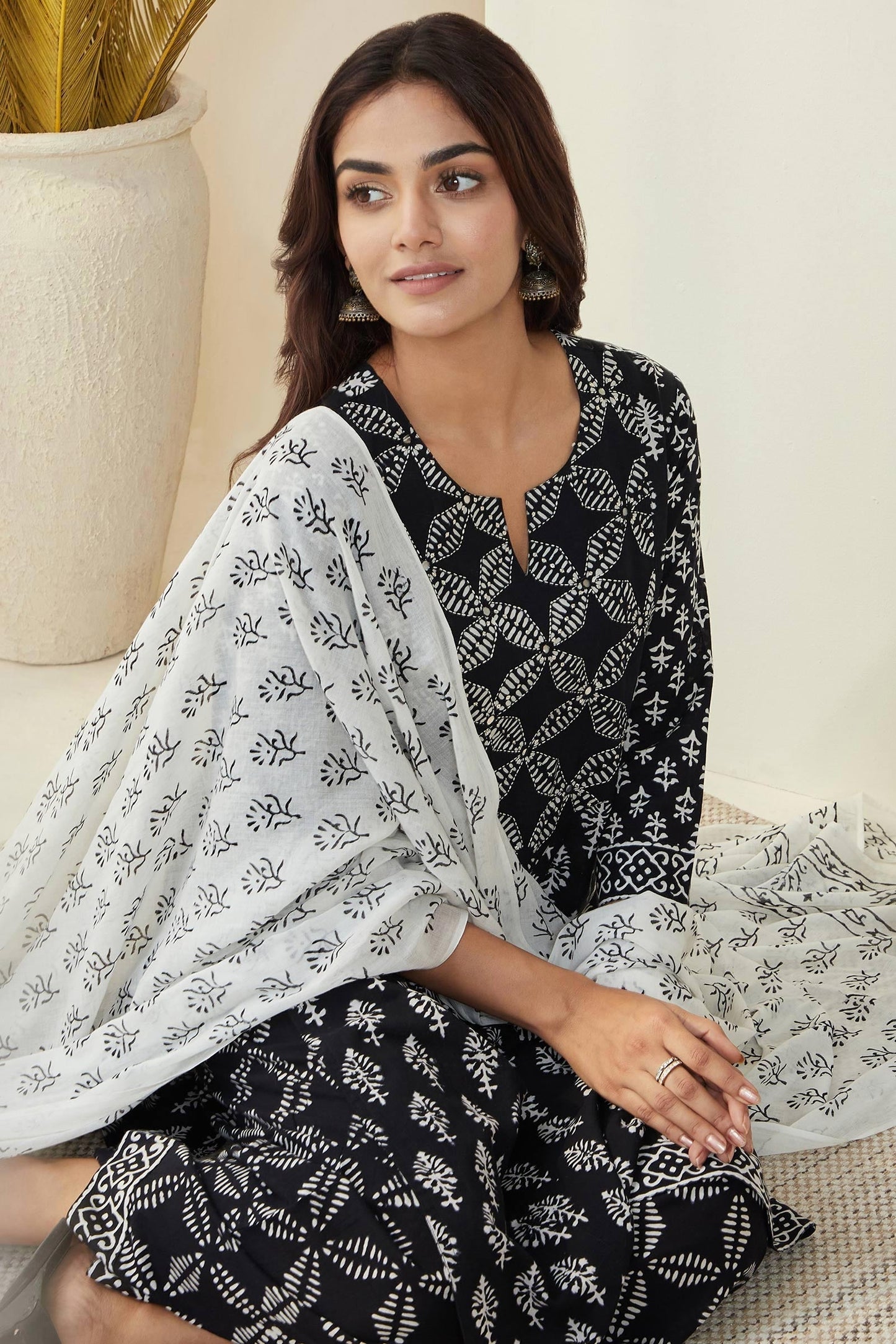 Mirza Ameera Kurta